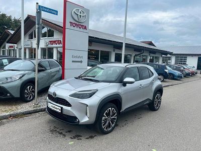 Neu Toyota Yaris Cross Style 131 PS (96 kW) 2025 Silber SUV