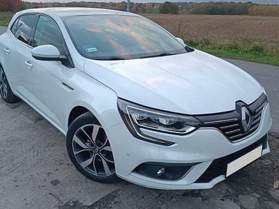 Weiß Gebraucht 2017 Renault Mégane IV Bose Edition Kleinwagen | 11.900 € (Fairer Preis)