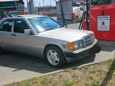 Gebraucht Mercedes 190 126 PS (92 kW) 1993 Grau Limousine