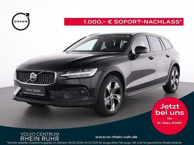Gebraucht Volvo V60 CC Plus 197 PS (144 kW) 2023 Schwarz onyx black / metallic Kombi