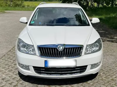 Gebraucht Skoda Octavia Ambiente 122 PS (89 kW) 2011 Weiß Kombi