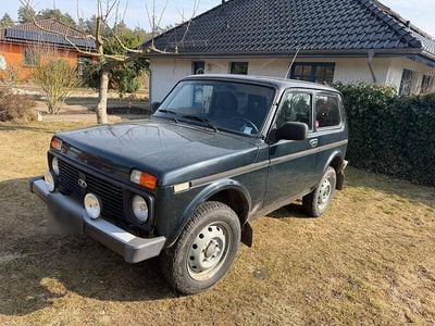 Second-hand Lada niva 83 CP (61 kW) 2014 Verde SUV