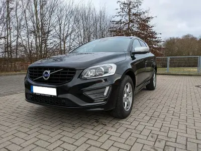 Gebraucht Volvo XC60 R-Design Momentum 190 PS (139 kW) 2017 Schwarz SUV