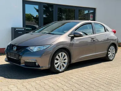 Używany Honda Civic Sport 141 KM (103 kW) 2013 Beżowy Sedan/Limuzyna