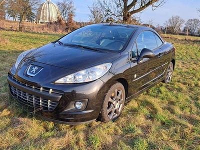 Schwarz Gebraucht 2012 Peugeot 207 CC Roland Garros Cabrio | 5.600 € (Fairer Preis)