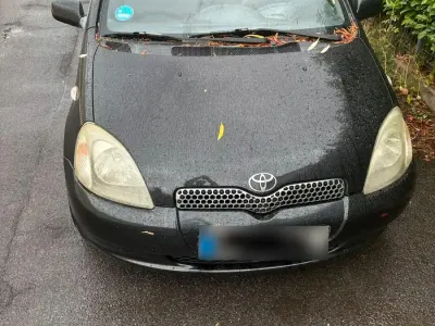 Gebraucht Toyota Yaris 87 PS (63 kW) 2001 Schwarz Kleinwagen