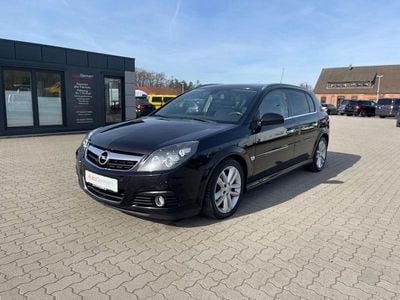 Gebraucht Opel Signum Cosmo 120 PS (88 kW) 2008 Saphirschwarz/black sapphire metallic Kleinwagen