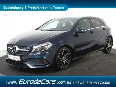 Gebraucht Mercedes A180 AMG line 122 PS (89 kW) 2018 Blau Limousine