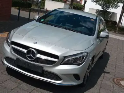 Gebraucht Mercedes CLA220 184 PS (135 kW) 2017 Polarsilber Limousine