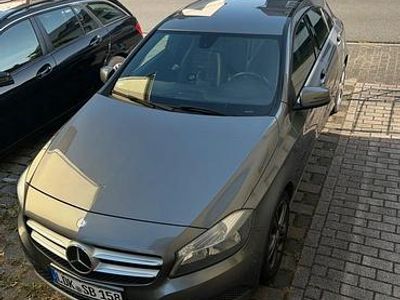 Grau Gebraucht 2013 Mercedes A200 Limousine | 9.500 € (Fairer Preis)