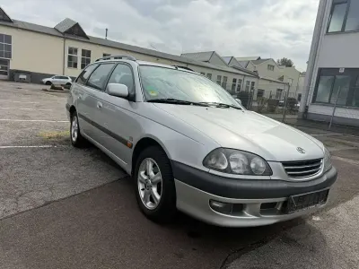 Gebraucht Toyota Avensis 110 PS (80 kW) 2000 Kombi