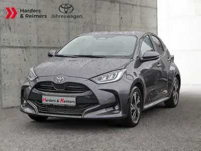 Neu Toyota Yaris Hybrid 116 PS (85 kW) 2025 Grau Limousine