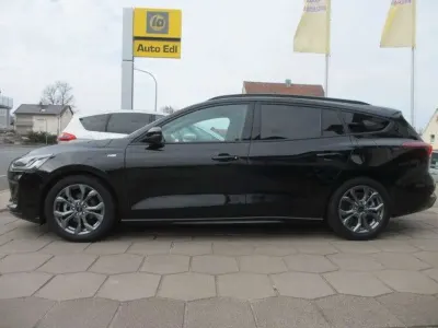 Gebraucht Ford Focus ST-Line X 125 PS (91 kW) 2023 Agateblack metallic Kombi