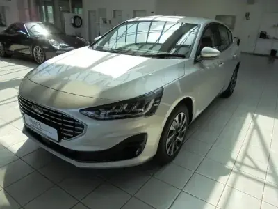 Używany Ford Focus Titanium 125 KM (91 kW) 2025 Srebrny Sedan/Limuzyna