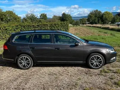 Gebraucht VW Passat Comfortline 122 PS (89 kW) 2011 Braun Kombi
