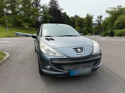 Gebraucht Peugeot 206+ 72 PS (52 kW) 2010 Grau Kleinwagen