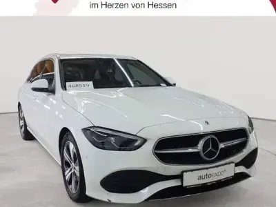 Używany Mercedes C220 220 KM (161 kW) 2023 Biały Sedan/Limuzyna
