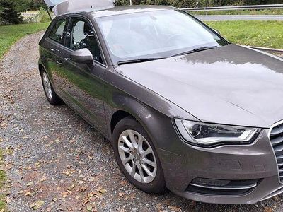 Grau Gebraucht 2014 Audi A3 Attraction Limousine | 10.600 € (Guter Preis)