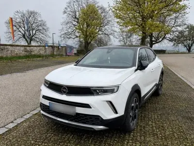 Używany Opel Mokka-e Ultimate 100 kW (136 KM) 2021 Biały SUV