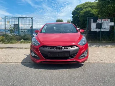 Gebraucht Hyundai i30 Edition 99 PS (72 kW) 2013 Rot Coupé