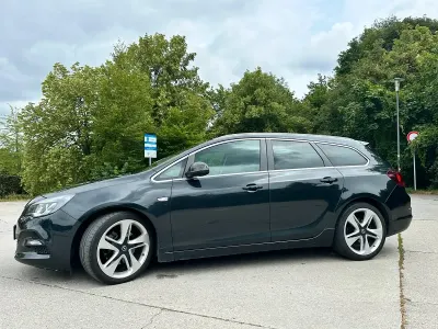 Gebraucht Opel Astra 194 PS (142 kW) 2014 Schwarz Kombi