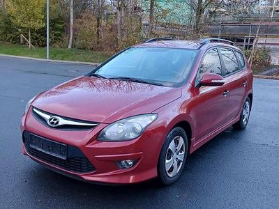 Gebraucht Hyundai i30 90 PS (66 kW) 2012 Rot Kombi
