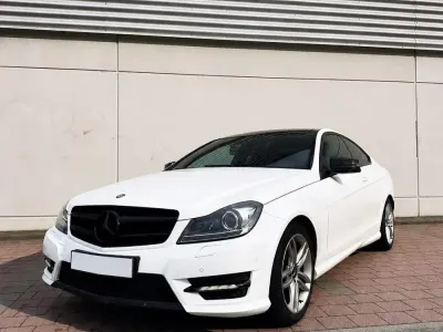 Gebraucht Mercedes 180 156 PS (114 kW) 2012 Weiß Limousine