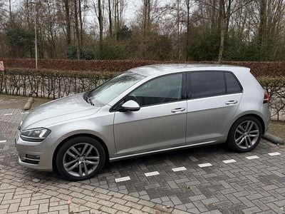 Gebraucht VW Golf VII Highline 150 PS (110 kW) 2015 Grau Limousine