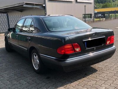 Mercedes E200