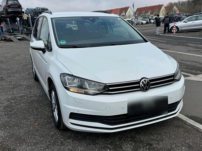 Gebraucht VW Touran Active 150 PS (110 kW) 2022 Weiß Van / Kleinbus