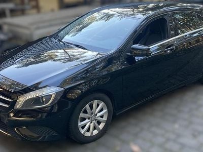 Gebraucht Mercedes A180 122 PS (89 kW) 2013 Schwarz Kleinwagen
