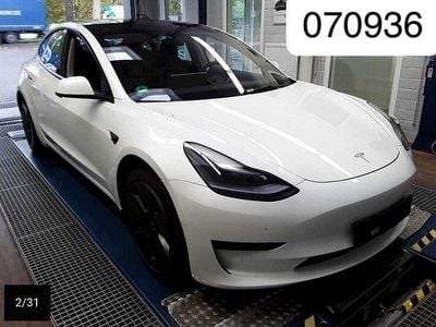 Weiß Gebraucht 2021 Tesla Model 3 Standard Range Limousine | 24.450 € (Guter Preis)