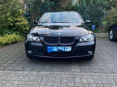 Gebraucht BMW 320 177 PS (130 kW) 2008 Schwarz Limousine