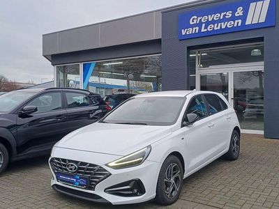 Weiß Gebraucht 2021 Hyundai i30 Intro Edition Limousine | 20.200 € (Fairer Preis)