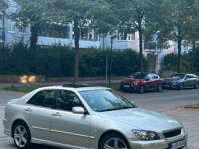 Lexus IS200