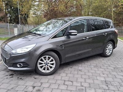 Gebraucht Ford S-MAX Titanium 150 PS (110 kW) 2017 Grau Van / Kleinbus