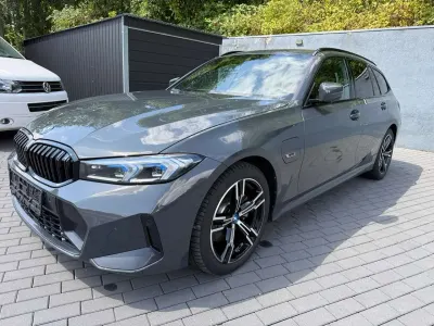 Gebraucht BMW 330 M Sport 184 PS (135 kW) 2023 Dravitgrau metallic Kombi