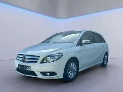 Gebraucht Mercedes B200 156 PS (114 kW) 2012 Calcitweiss Van / Kleinbus