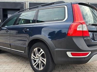 Gebraucht Volvo XC70 Momentum 163 PS (119 kW) 2013 Blau Kombi
