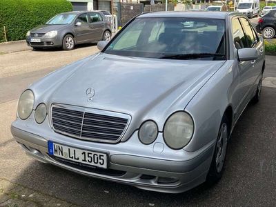 Mercedes E240