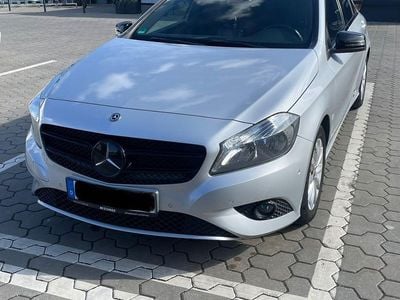 Gebraucht Mercedes A180 Style 122 PS (89 kW) 2015 Silber Limousine