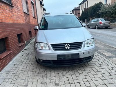 Grau Gebraucht 2004 VW Touran Van / Kleinbus | 900 € (Guter Preis)