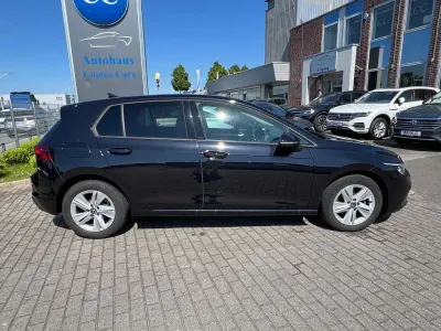 Używany VW Golf VIII S 116 KM (85 kW) 2021 Czarny Sedan/Limuzyna