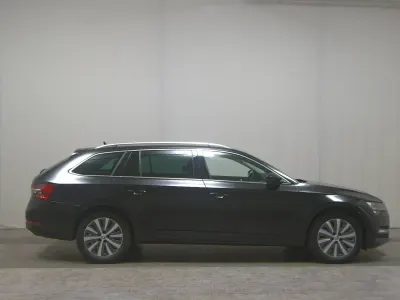 Gebraucht Skoda Superb Style 150 PS (110 kW) 2023 Schwarz Kombi