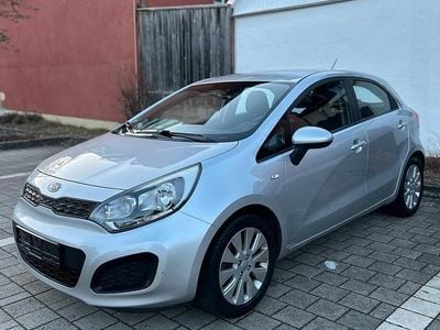 Gebraucht Kia Rio 109 PS (80 kW) 2012 Silber Limousine