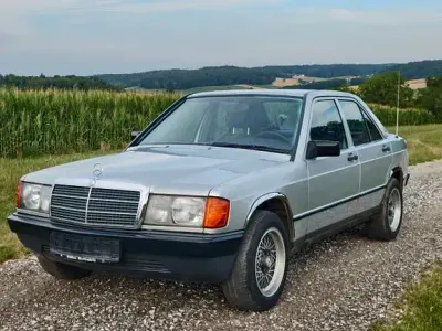 Gebraucht Mercedes 190 122 PS (89 kW) 1985 Silber Limousine