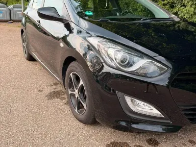 Gebraucht Hyundai i30 Classic 99 PS (72 kW) 2014 Schwarz Kombi