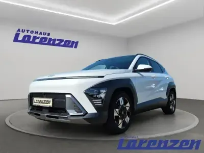 Gebraucht Hyundai Kona Prime 199 PS (146 kW) 2024 Serenity white / mic (weiss) SUV