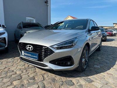 Neu Hyundai i30 GO! 97 PS (71 kW) 2025 Silber Limousine