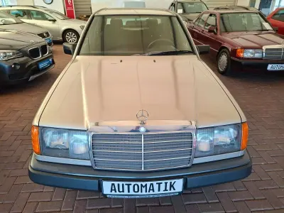 Gebraucht Mercedes 230 136 PS (100 kW) 1987 Silbergrau Limousine